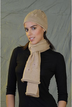 Roll bonnet with embroidery