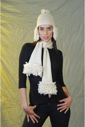 Scarf with high relief lines and folded fringes