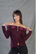 Buttonhole-neck sweater with pink embroidery and breaches in the